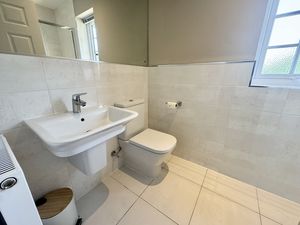 Master En-Suite- click for photo gallery
